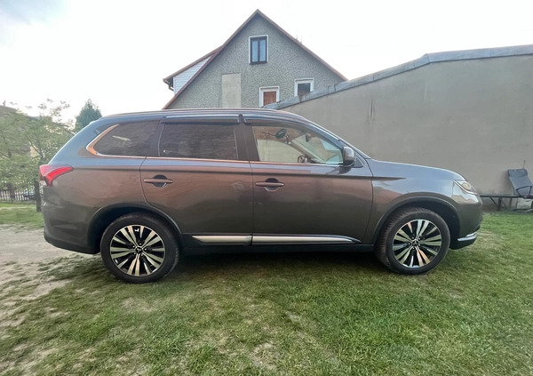 Mitsubishi Outlander cena 75900 przebieg: 68000, rok produkcji 2019 z Brzeziny małe 211